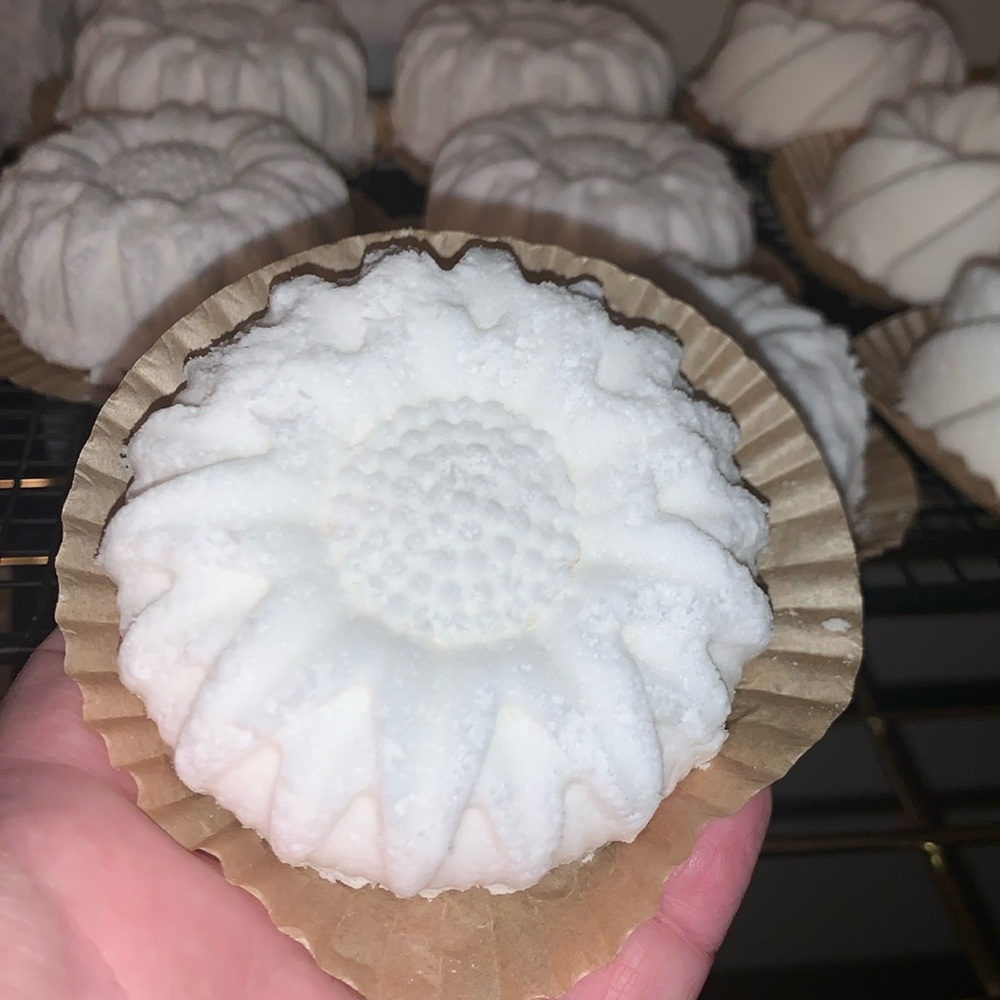 NEW Soak with A Handmade Pink Peppermint Snow Bath Truffle 4PK - Picture 5 of 11